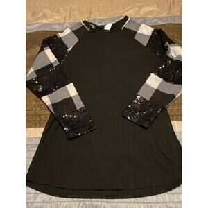 Sunshine & Rodeos black and white plaid sweater Size S small